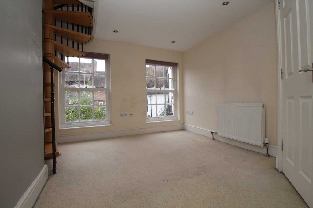 Flat Gadebridge Lane in Dacorum