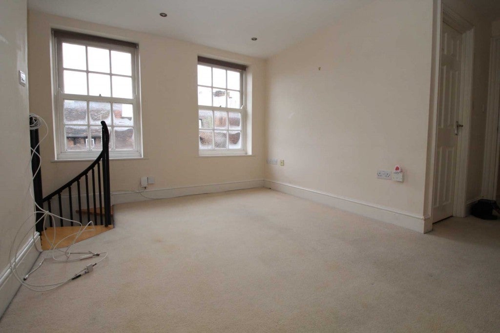 Flat Gadebridge Lane in Dacorum