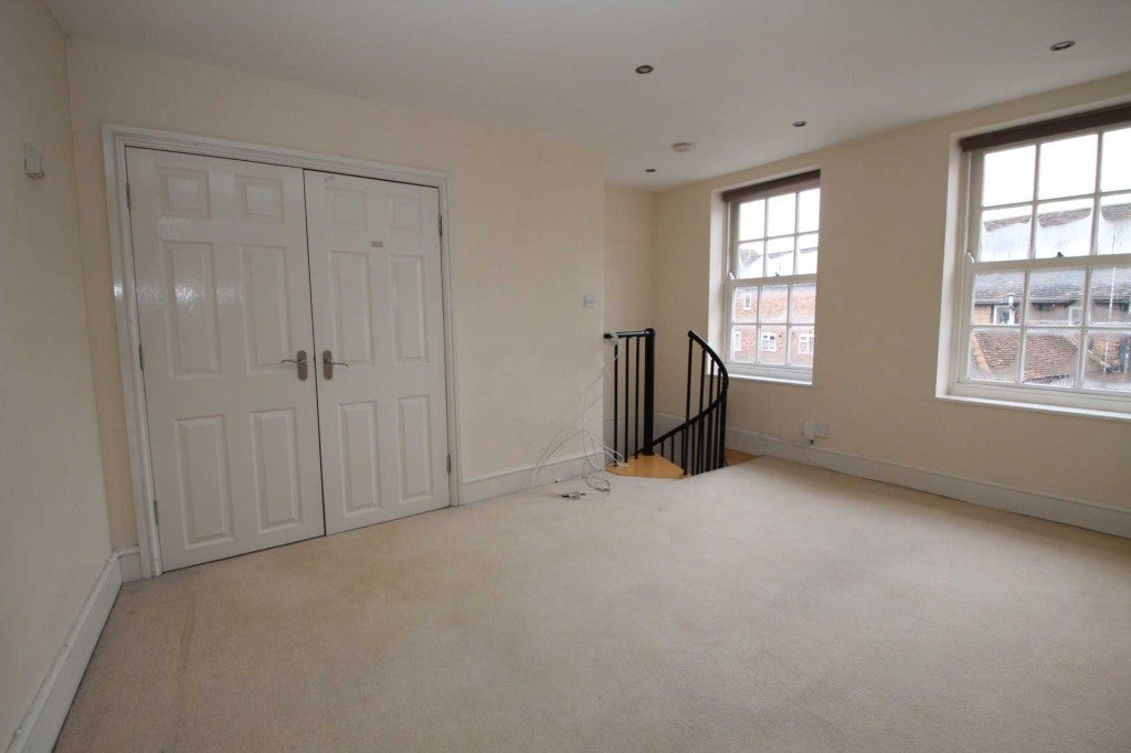 Flat Gadebridge Lane in Dacorum