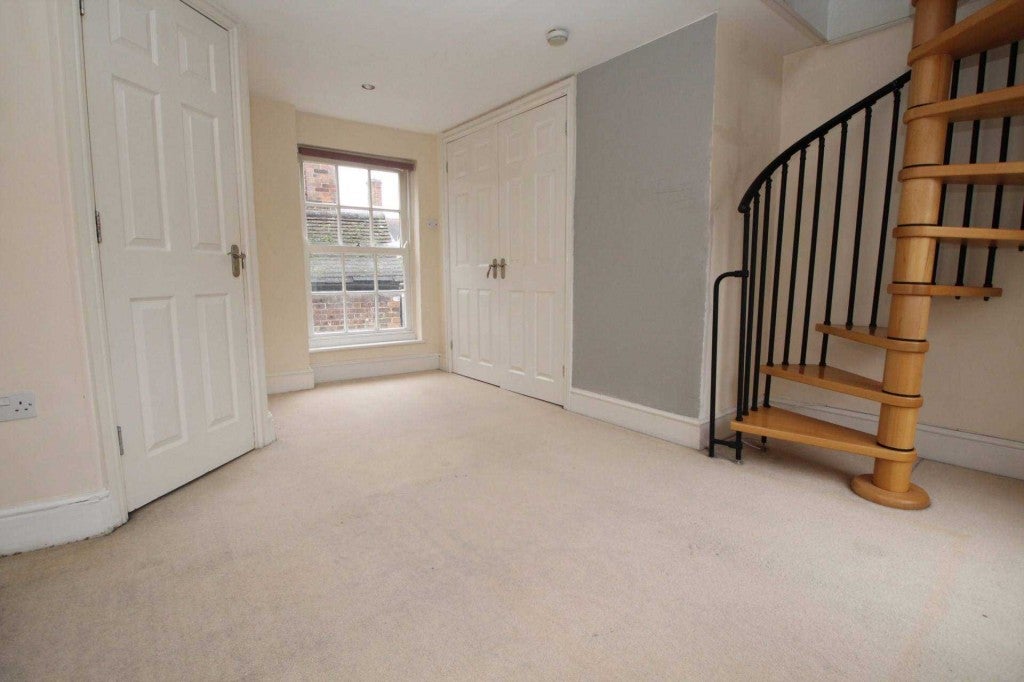 Flat Gadebridge Lane in Dacorum