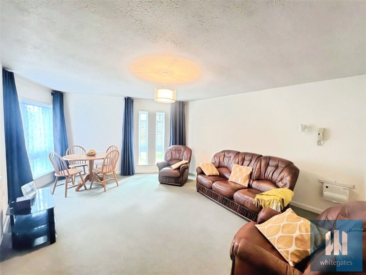 Flat Westwood Court in Barnsley