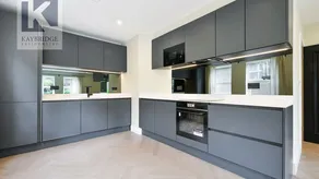 Flat Stoneleigh Park Road in Epsom and Ewell