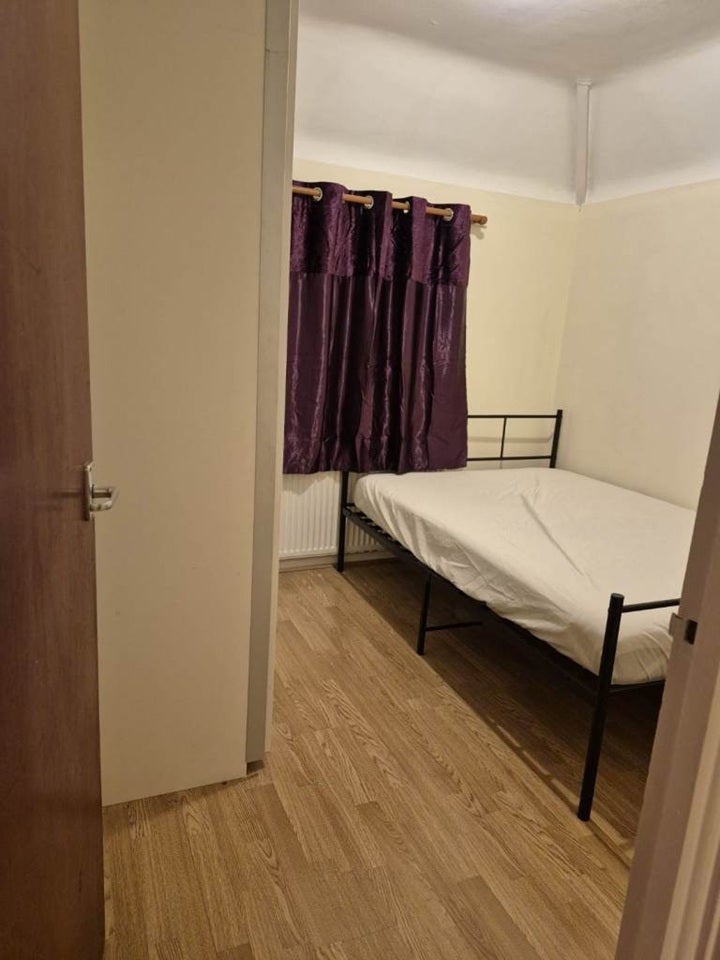 Room Kingston Avenue in Greater London