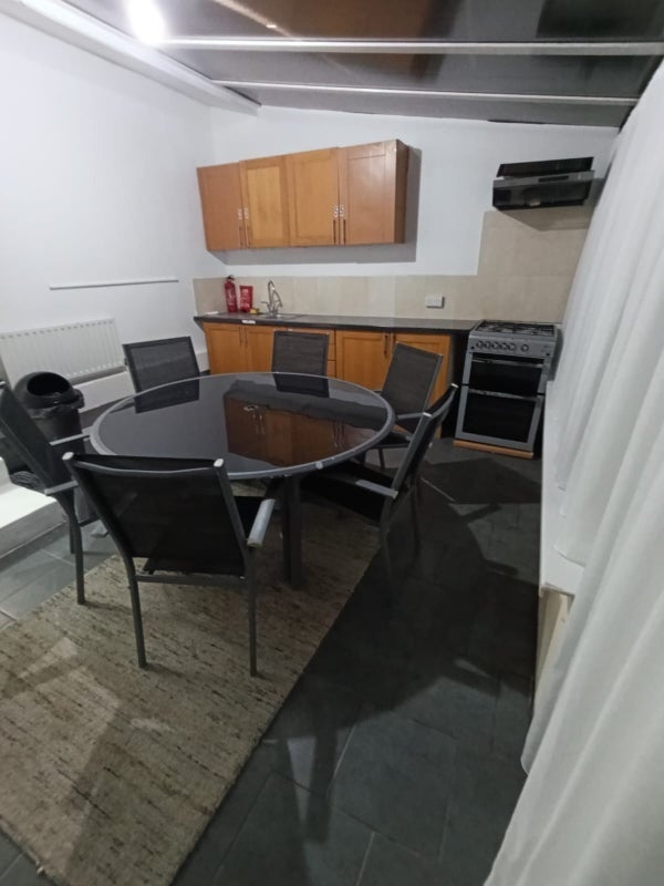 Room North Circular Road in Greater London
