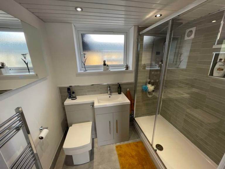 Room Balham Station Road in Greater London
