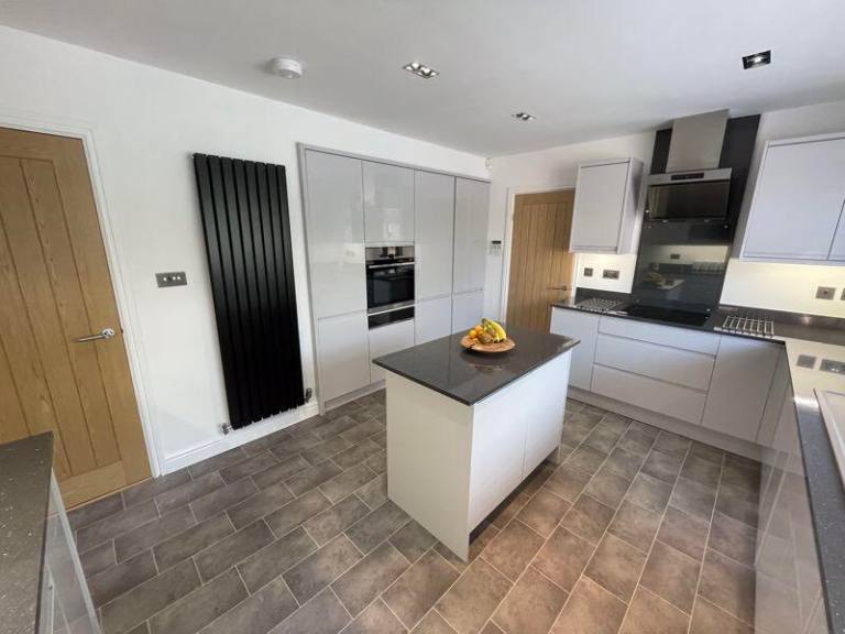 Room Balham Station Road in Greater London