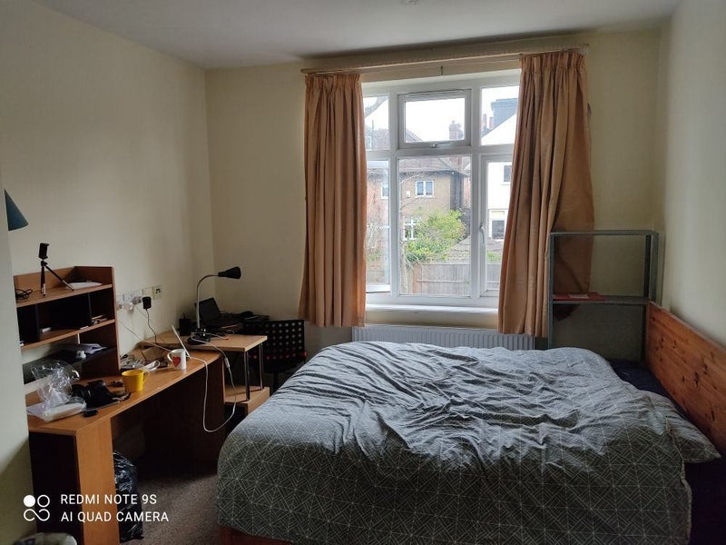 Room Asmara Road in Greater London