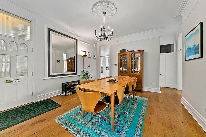 Flat Clevedon Road in Greater London