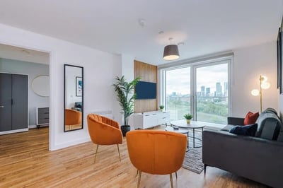 Flat Pomona Strand in Trafford