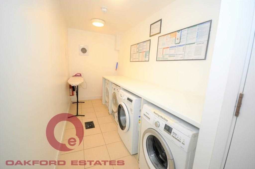 Flat Cartwright Gardens in Greater London