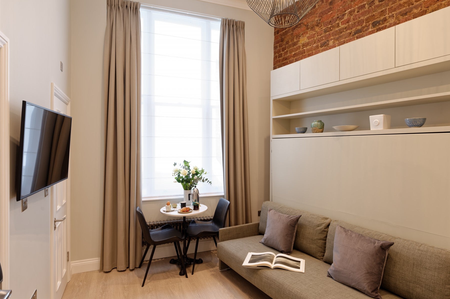 Flat Emperor's Gate in Greater London