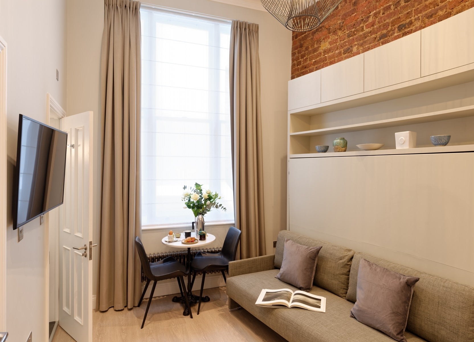Flat Emperor's Gate in Greater London