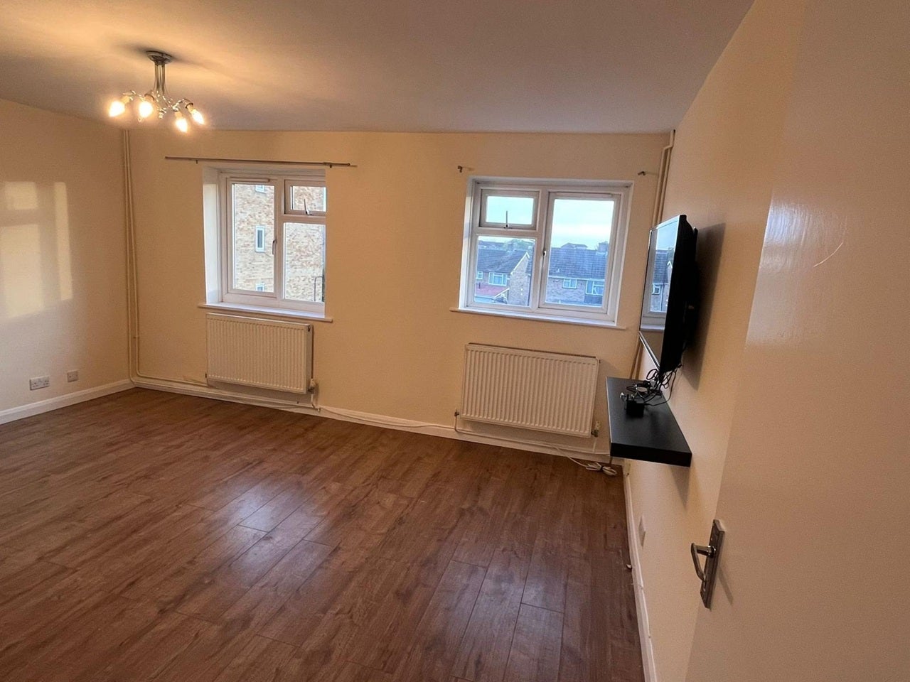 Flat Radcliffe Way in Greater London