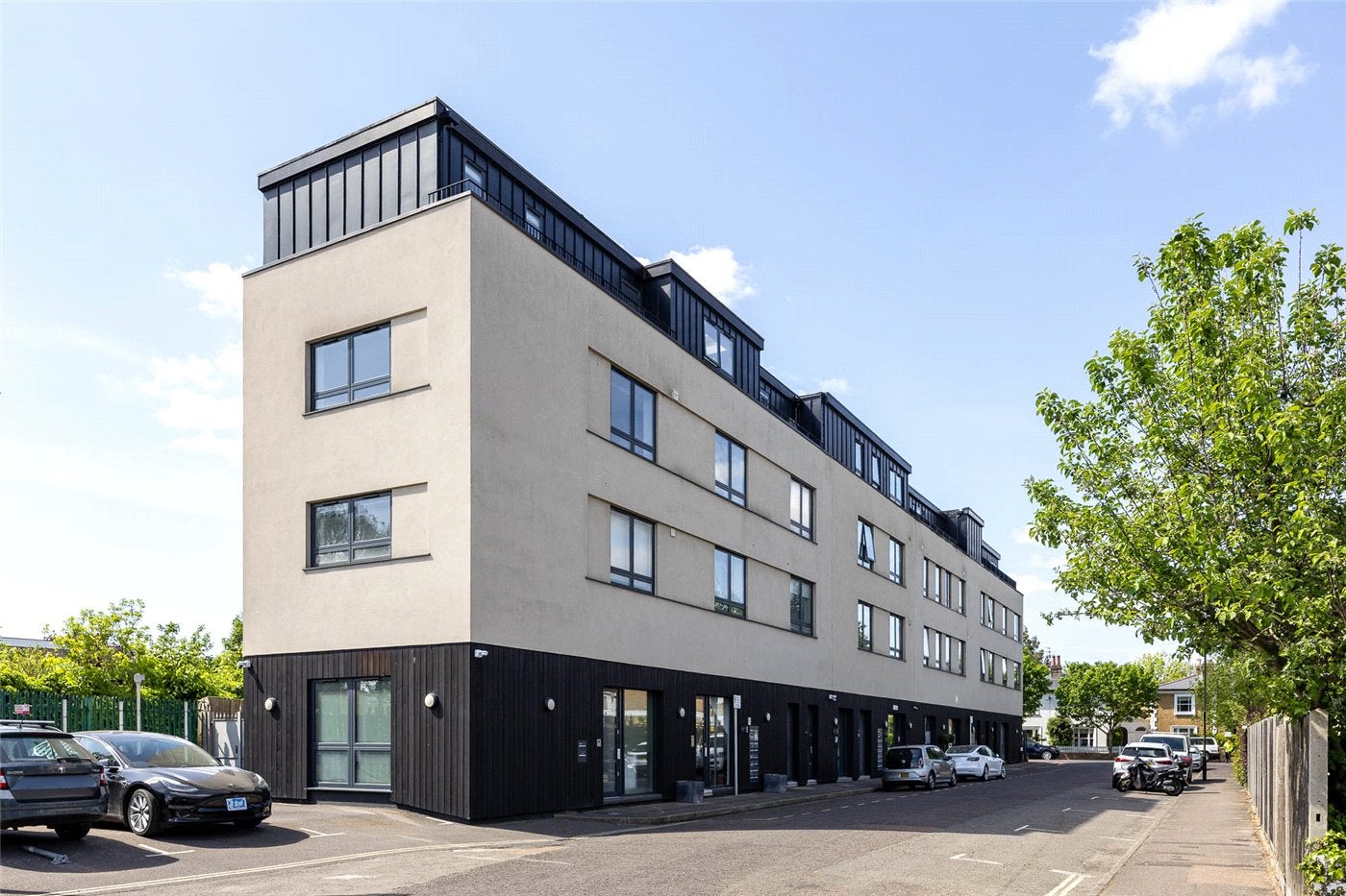 Flat Dee Road in Greater London