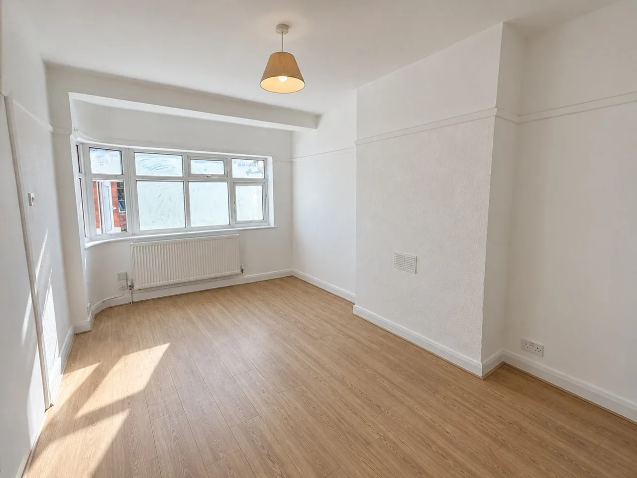 Flat Westerham Avenue in Greater London