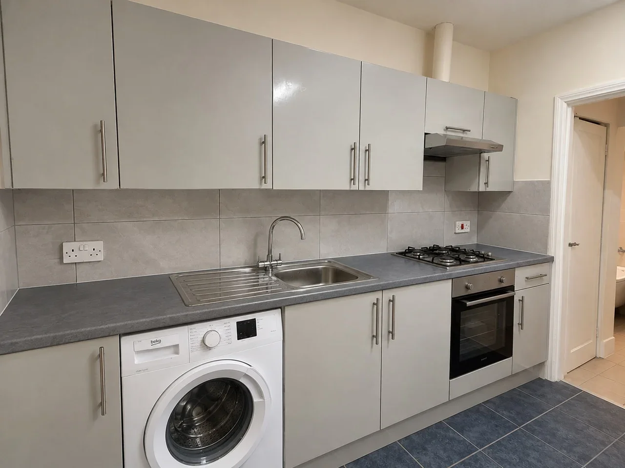 Flat Westerham Avenue in Greater London