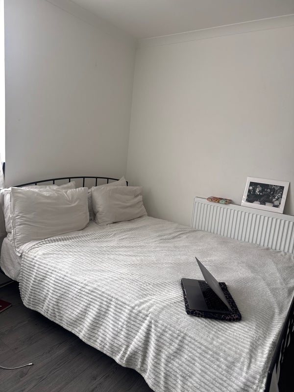 Room Boscombe Close in Greater London