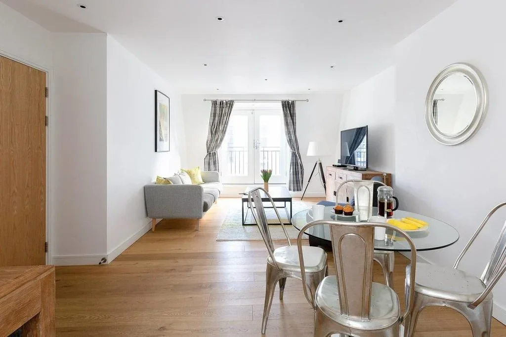 Flat Lovat Lane in City of London