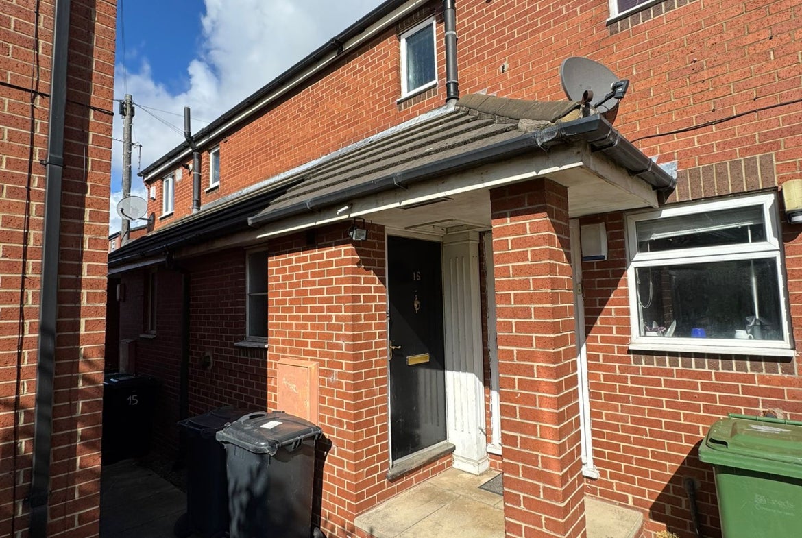 Flat Consort Terrace in Leeds