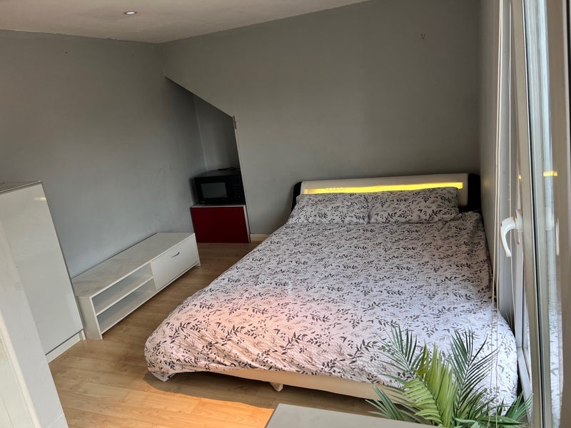 Flat Malvern Avenue in Greater London