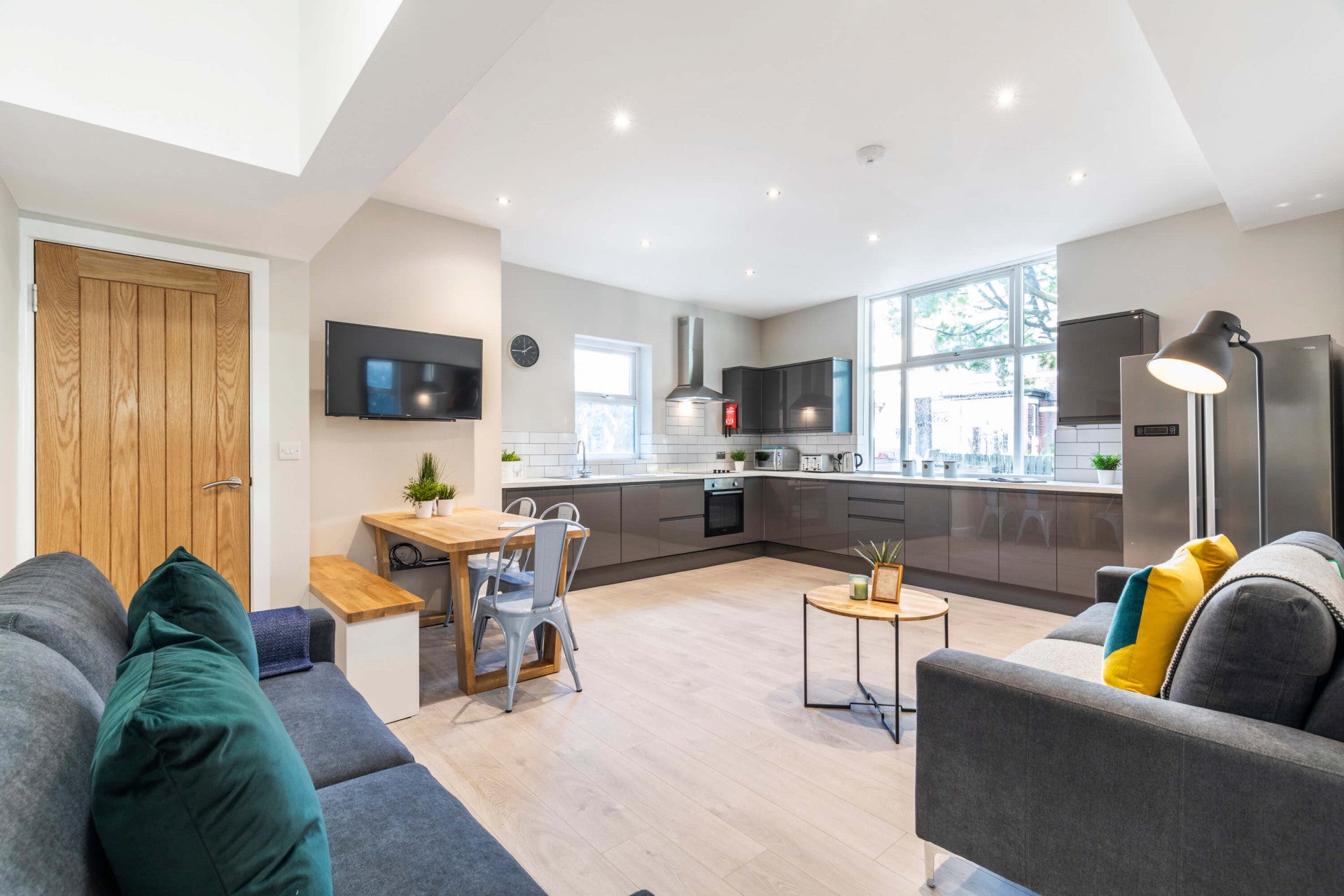 Flat Blenheim Square in Leeds