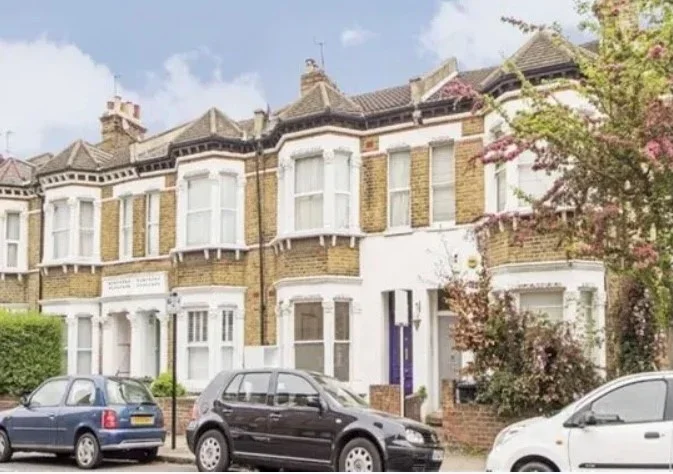 Flat Solon Road in Greater London