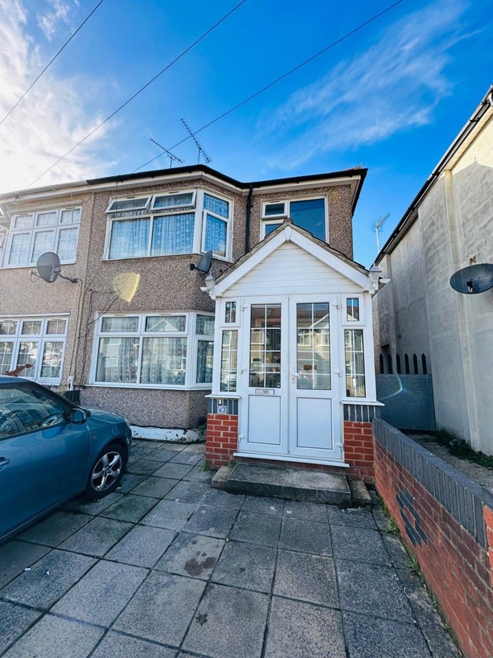 House Ivanhoe Road in Greater London