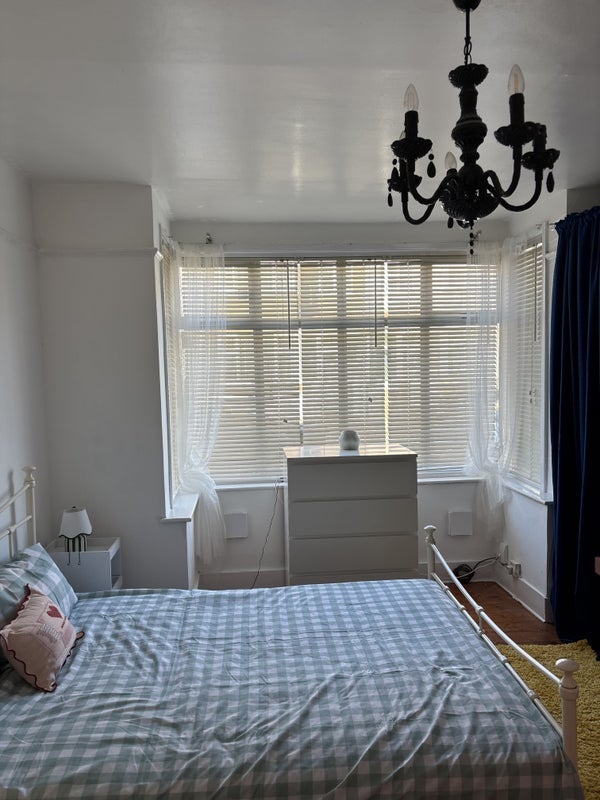Room Cecil Road in Greater London