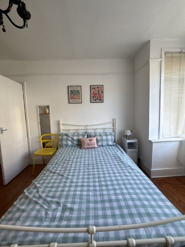 Room Cecil Road in Greater London
