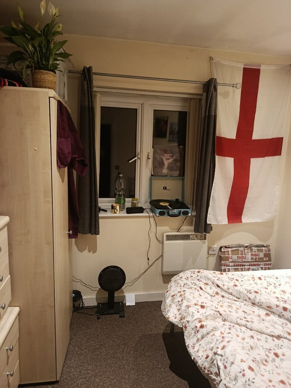 Flat Jackson Crescent in Manchester