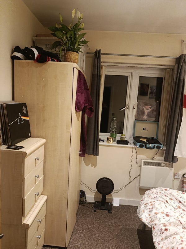 Flat Jackson Crescent in Manchester