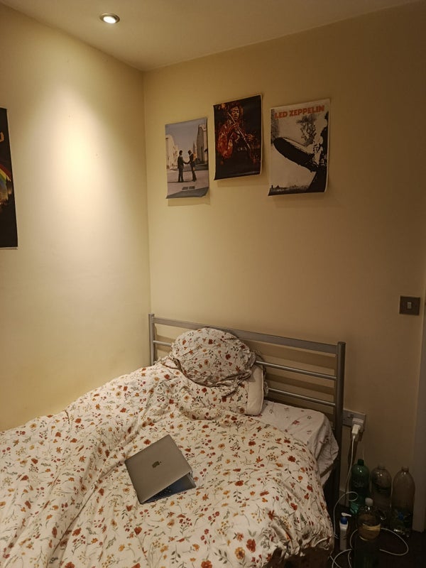 Flat Jackson Crescent in Manchester