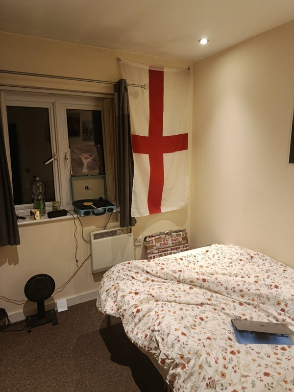Flat Jackson Crescent in Manchester
