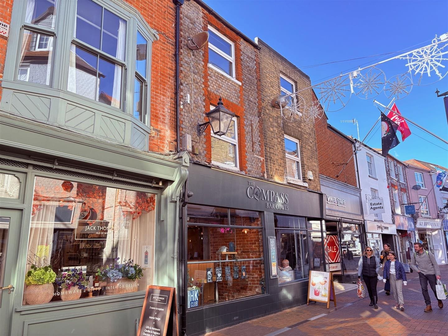 Flat High Street in Cowes