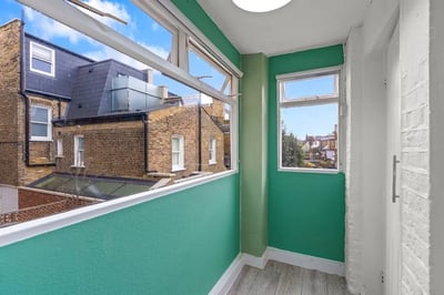 Flat Fulham Palace Road in Greater London