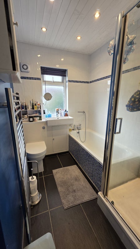 Room Mina Road in Greater London