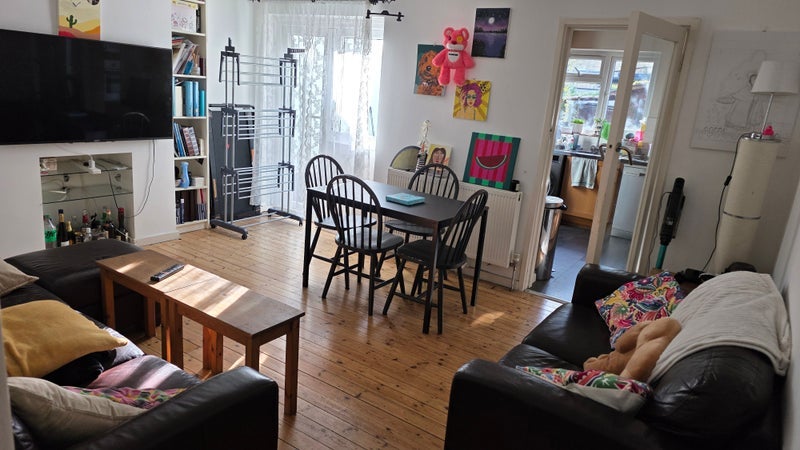 Room Mina Road in Greater London