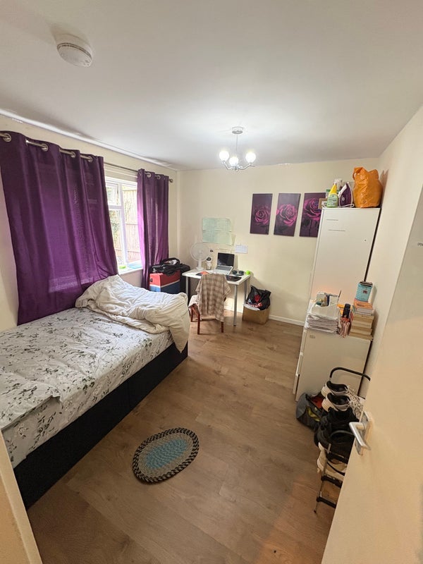 Room Fladbury Crescent in Birmingham
