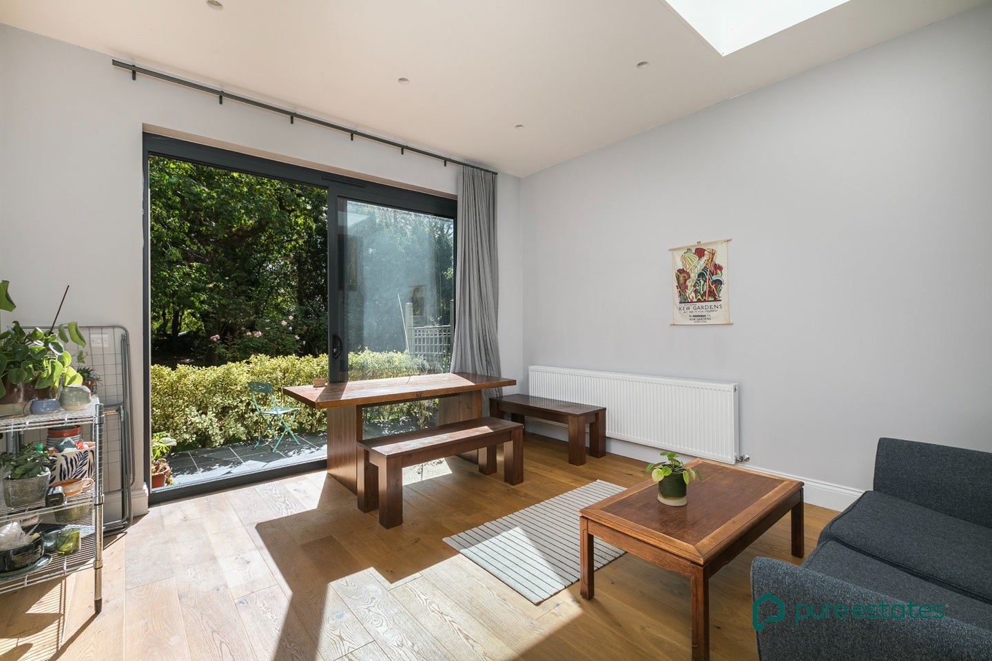 Flat Woodchurch Road in Greater London