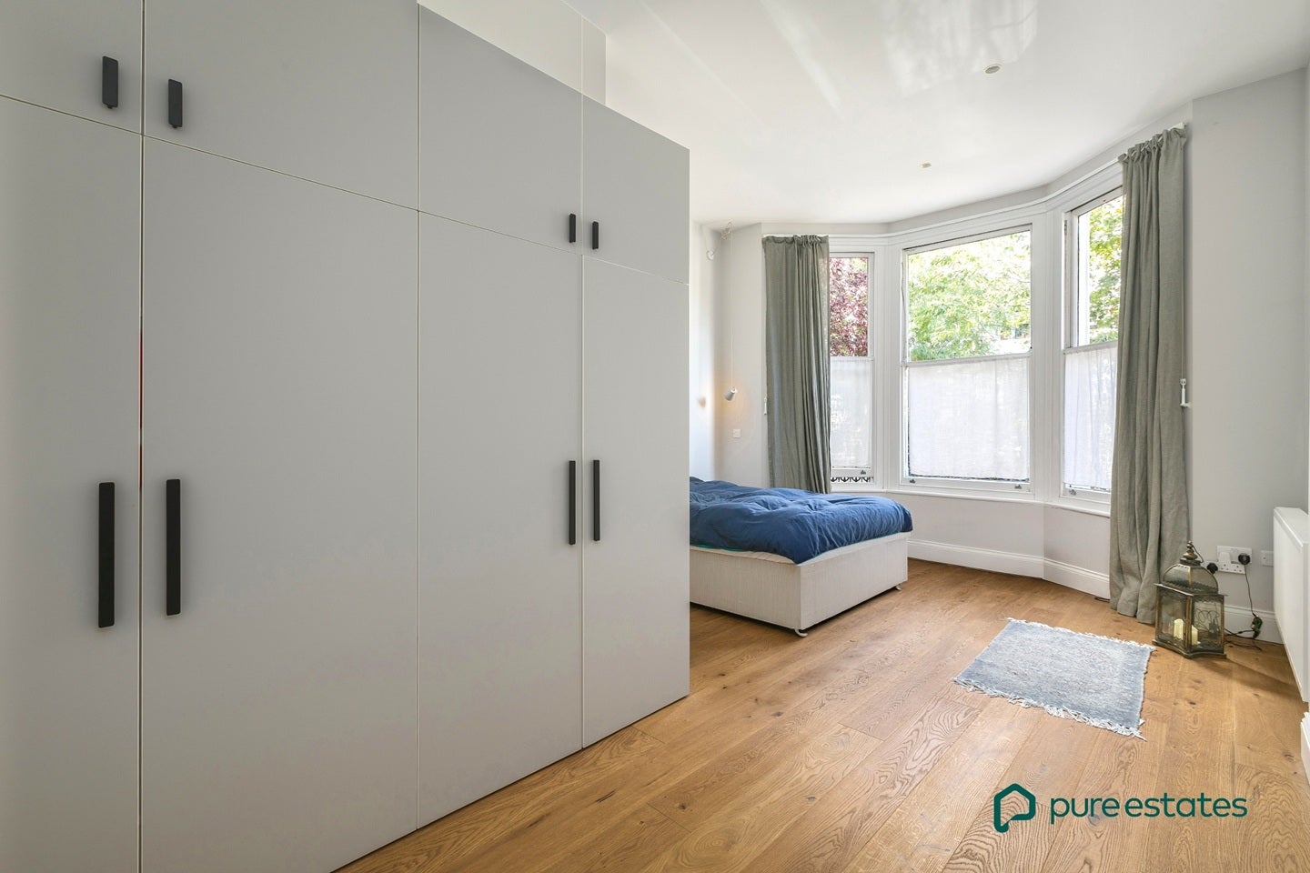 Flat Woodchurch Road in Greater London