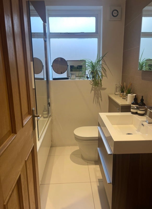 Room Cambray Road in Greater London