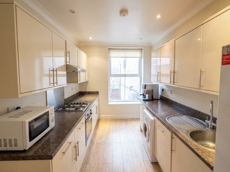 Room The Broadway in Greater London