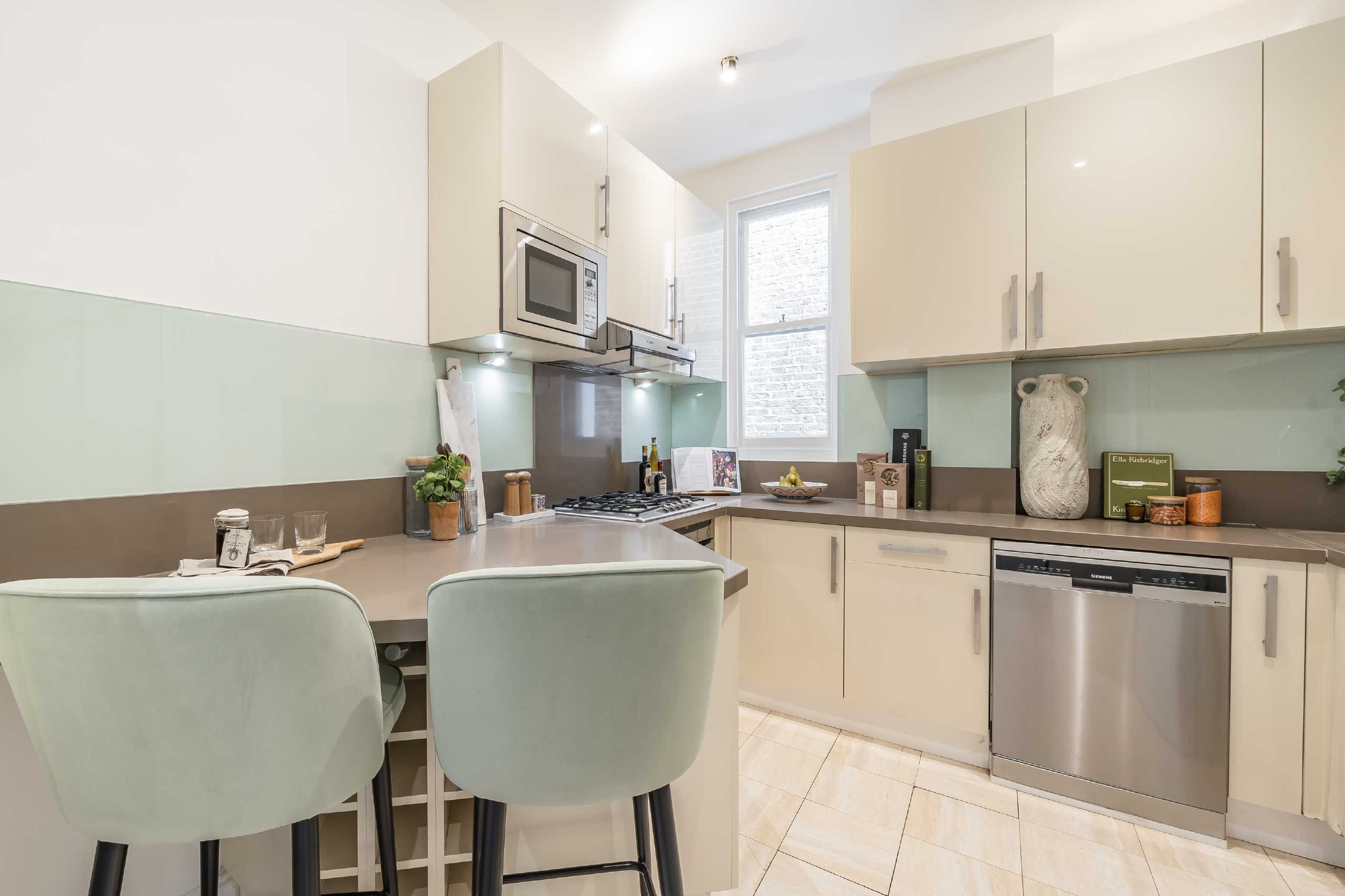 Flat Pembridge Square in Greater London