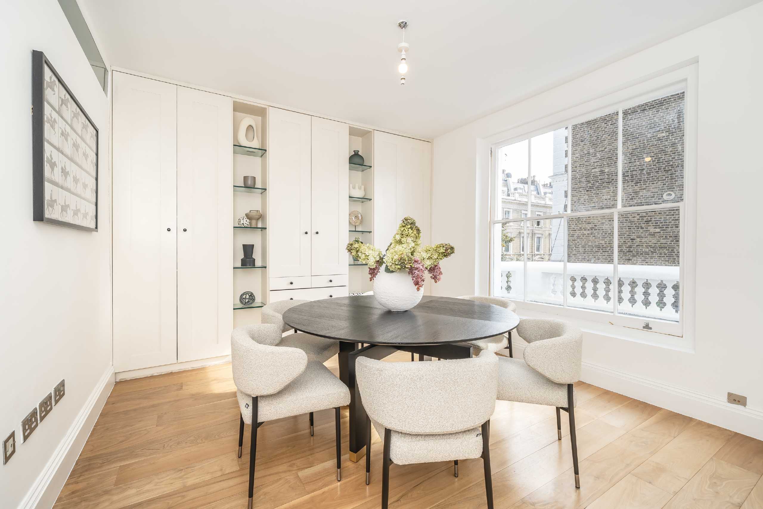 Flat Pembridge Square in Greater London