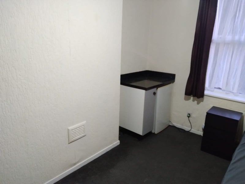 Room New Road in Dudley
