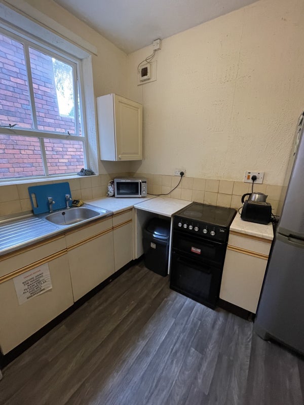 Room New Road in Dudley
