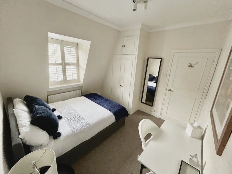 Room Gloucester Street in City of Westminster