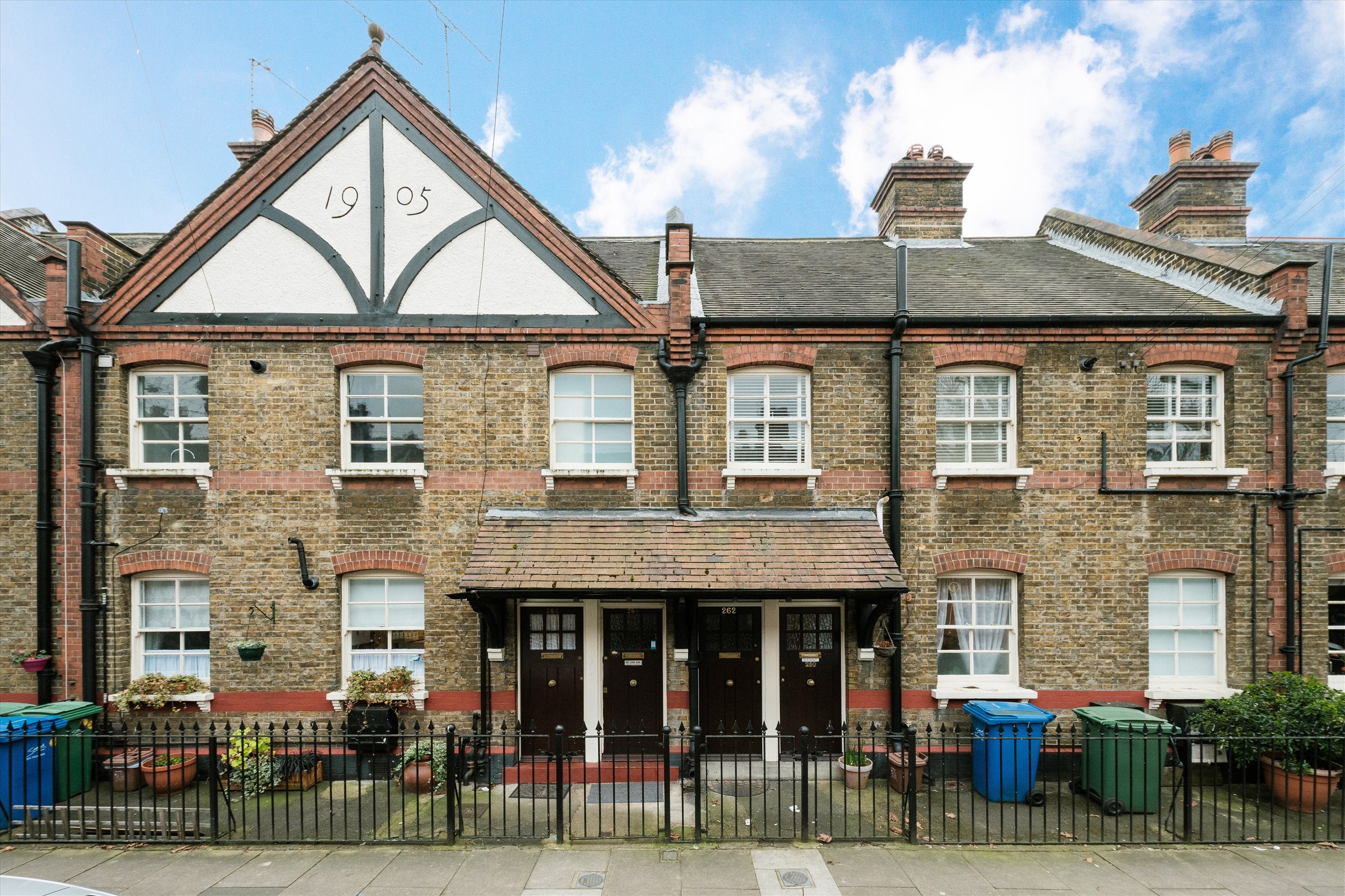 Flat Merrow Street in Greater London
