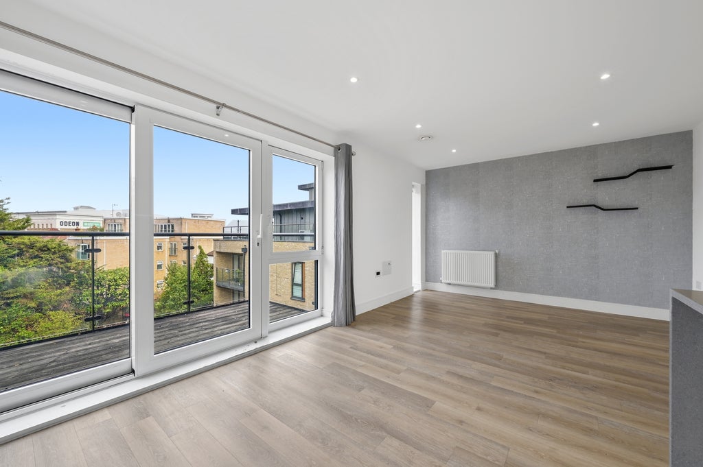 Flat Hartfield Road in Greater London