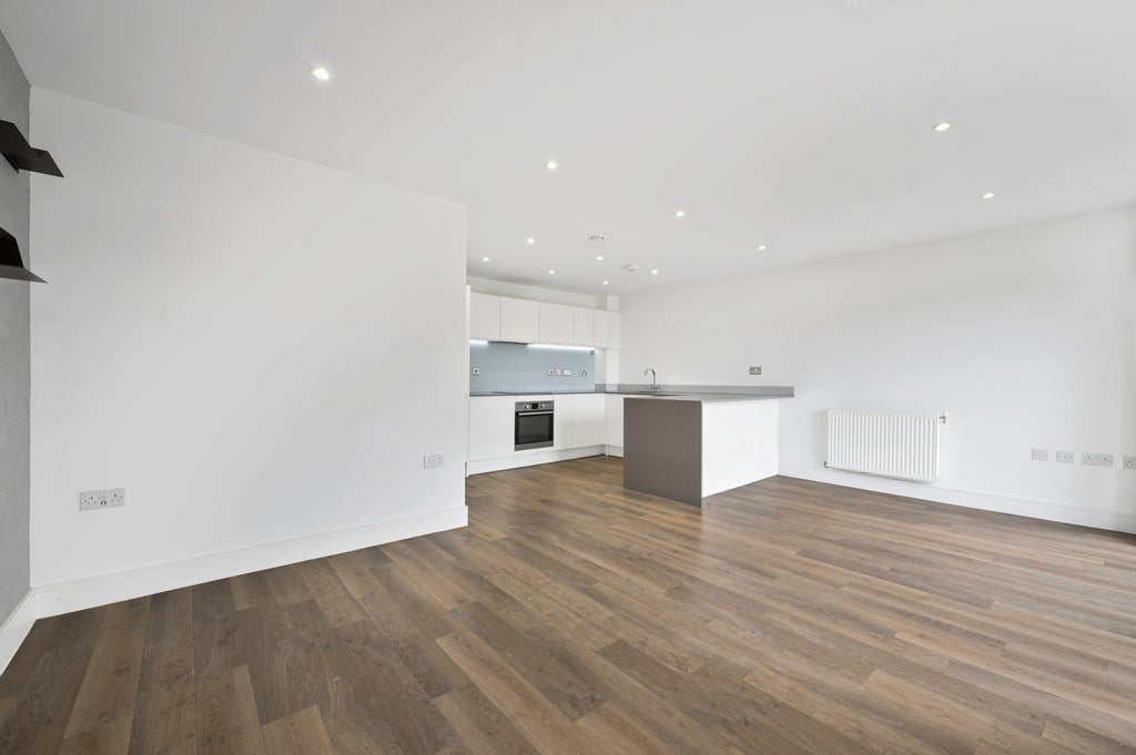 Flat Hartfield Road in Greater London